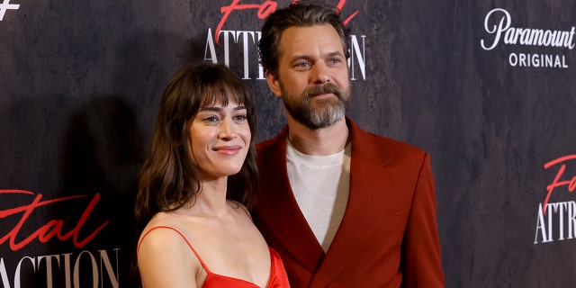 Joshua Jackson posing with Lizzy Kaplan