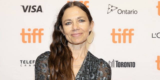 Justine Bateman feels "sad" for the younger generation of women who feel pressured into plastic surgery.