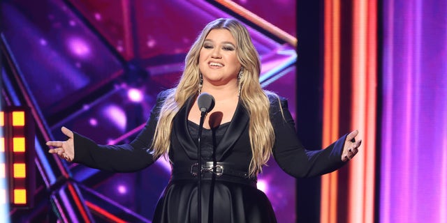 Kelly Clarkson released another single, "Mine," which appeared to reference her dramatic divorce from Brandon Blackstock.