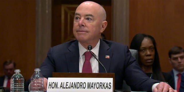 18 de abril de 2023: El secretario del DHS, Alejandro Mayorkas, habla frente al Comité de Seguridad Nacional del Senado.