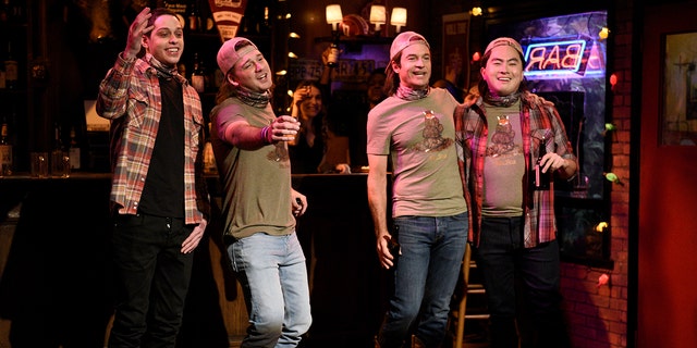 Morgan Wallen toasts with Pete Davidson, Jason Bateman and Bowen Yang on SNL episode