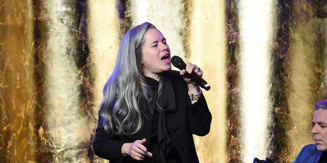 Natalie Merchant singing