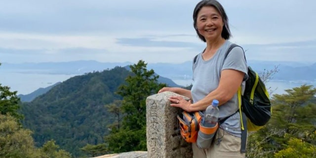 El FBI, el Departamento de Estado y las autoridades locales ayudan a buscar a una mujer de Connecticut desaparecida en Japón, dice su esposo 4 Patti Wu Murad sonríe