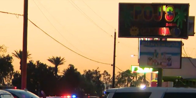 Phoenix officers found an injured security guard and another injured man who were both eventually taken to the hospital.