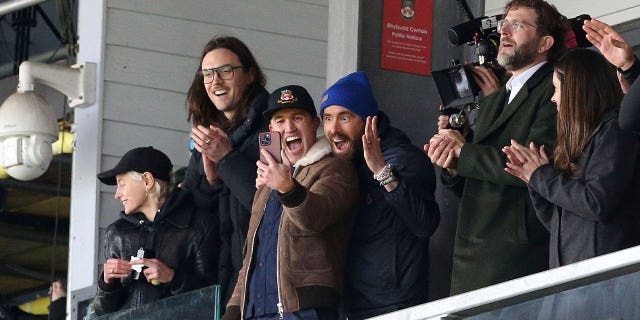Ryan Reynolds, Rob McElhenney at game