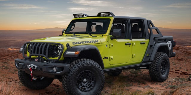 The Gladiator Rubicon Sideburn Concept showcases new ideas for accessories.