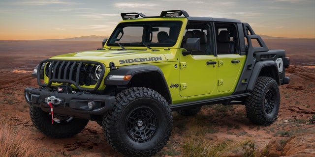 The Gladiator Rubicon Sideburn Concept showcases new ideas for accessories.