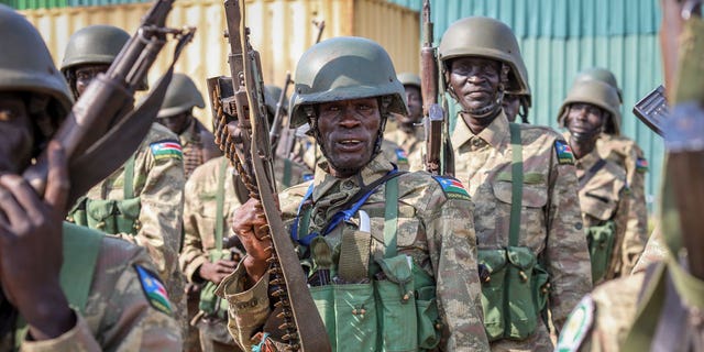 Los soldados de Sudán del Sur están sirviendo como parte de la fuerza regional de la Comunidad de África Oriental, que el lunes capturó una ciudad estratégica clave en la República Democrática del Congo (RDC) de las fuerzas del movimiento rebelde Movimiento 23 de Marzo.