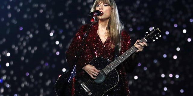 Taylor Swift singing "All Too Well"