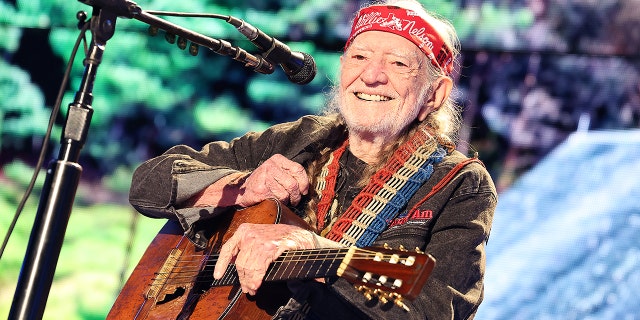 Willie Nelson performance