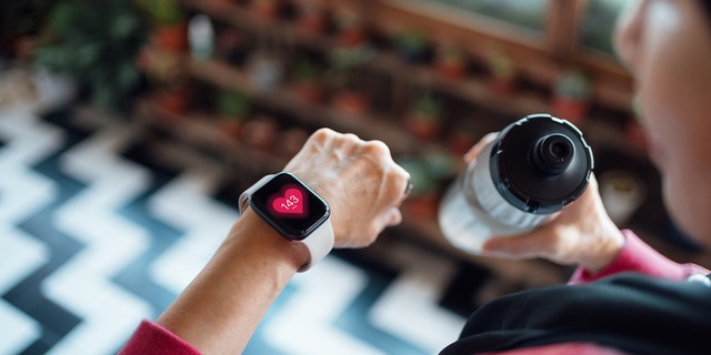 A new study from University College London suggests that a smartwatch’s heart rate tracker could potentially predict when someone has a higher risk of heart failure.