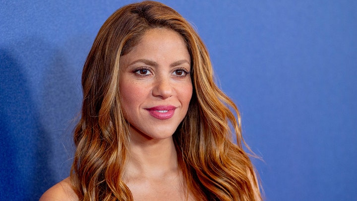 Shakira pumps up fans for Super Bowl halftime show