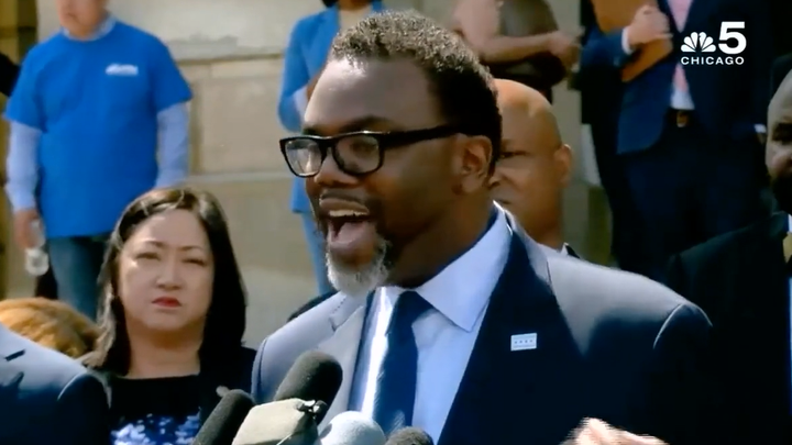Parents infuriated as migrants enroll in Chicago schools without health records after years of COVID rules Parents infuriated as migrants enroll in Chicago schools without health records after years of COVID rules