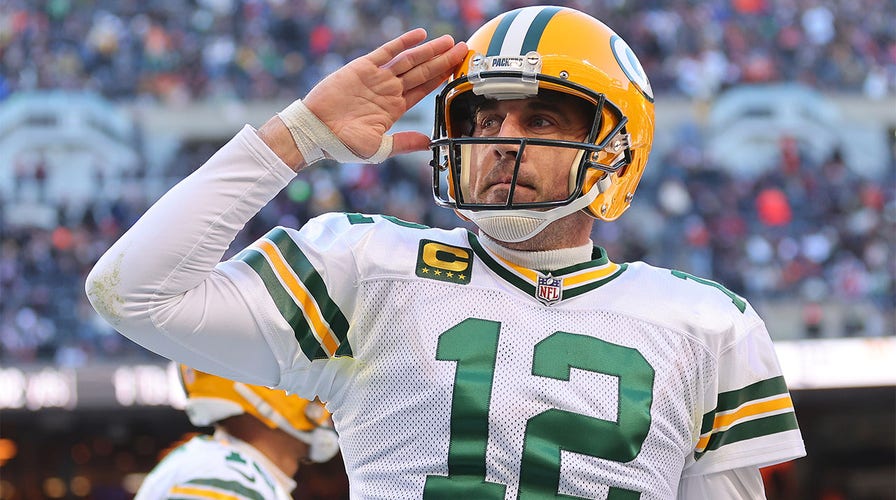 WATCH: Aaron Rodgers shouts 'I still own you' to Chicago crowd - On3