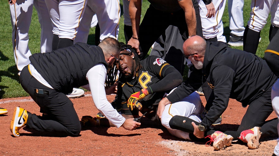 Benches clear in White Sox-Pirates game after scary collision