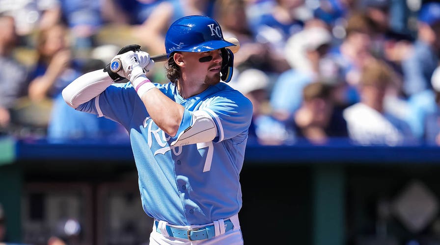 Royals’ Bobby Witt Jr Hits Foul Ball, Caught By Father | Fox News