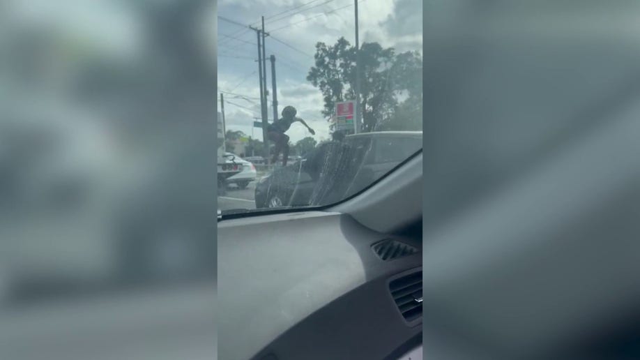 road rage suspects attacking car 1