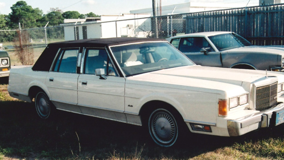 brand new 1989 Lincoln Town Car 