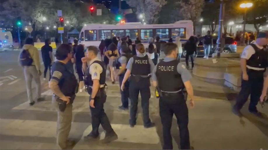 Police teens downtown Chicago