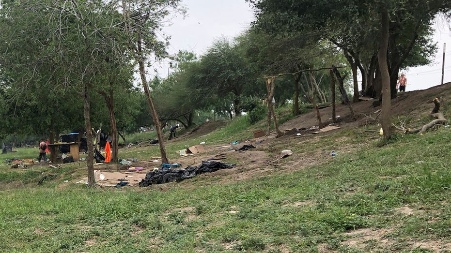 Mexico migrant camp tents set ablaze across Texas border