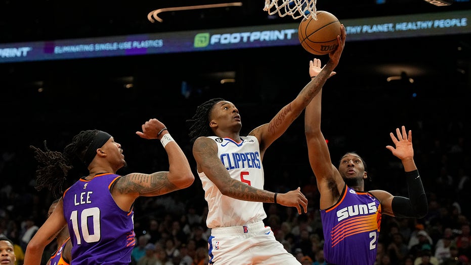 Clippers’ Bones Hyland, Mason Plumlee come face-to-face in heated argument during game