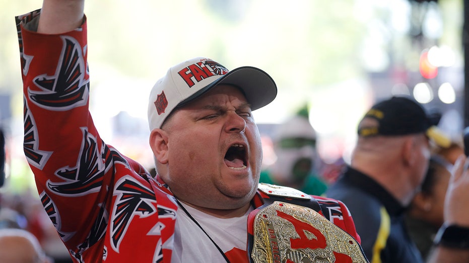 Falcons fan claps back after hearing 28-3 joke during draft pick  announcement: 'Heard that before'