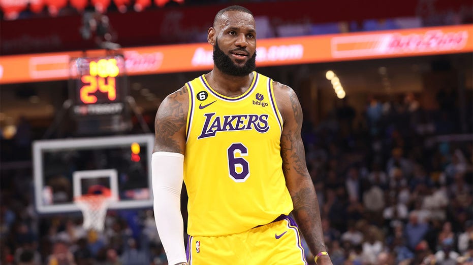 Lakers' LeBron James: 'If You Know Me I Ain't Paying the 5' for Twitter  Verification, News, Scores, Highlights, Stats, and Rumors