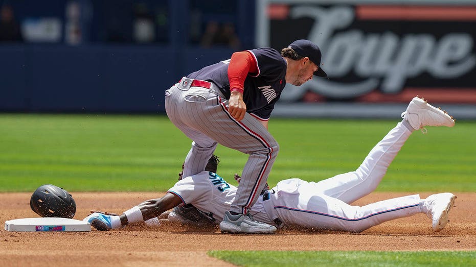 Jazz Chisholm leaves with stinger in Marlins win vs. Twins