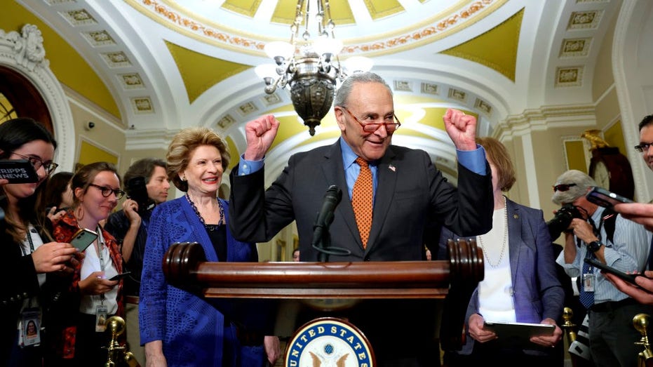 Schumer praised by conservative faith leader for 'profile in courage' condemning left-wing antisemitism