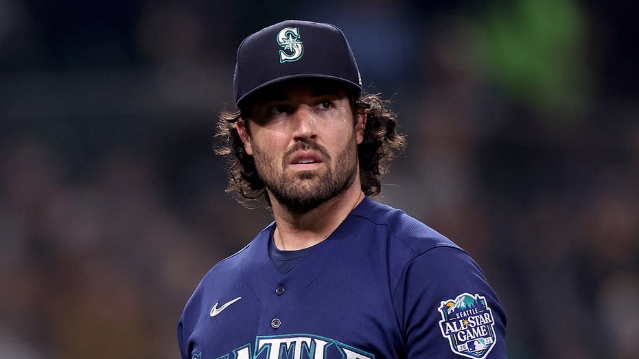 Mariners' Robbie Ray 'encouraged' with progress in recovery from elbow  strain