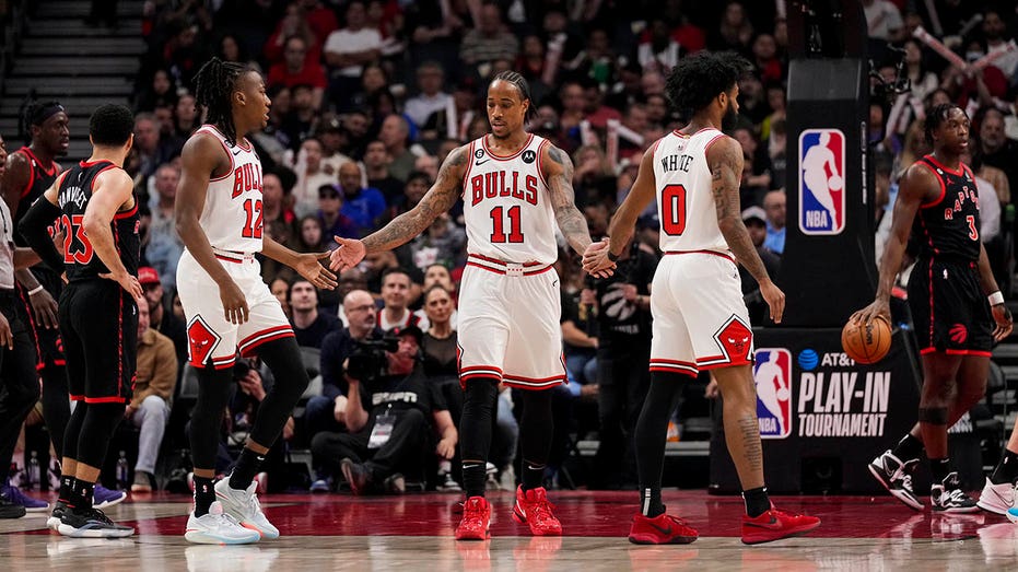 Bulls storm back from 19-point deficit in play-in tournament, eliminate Raptors from playoff contention
