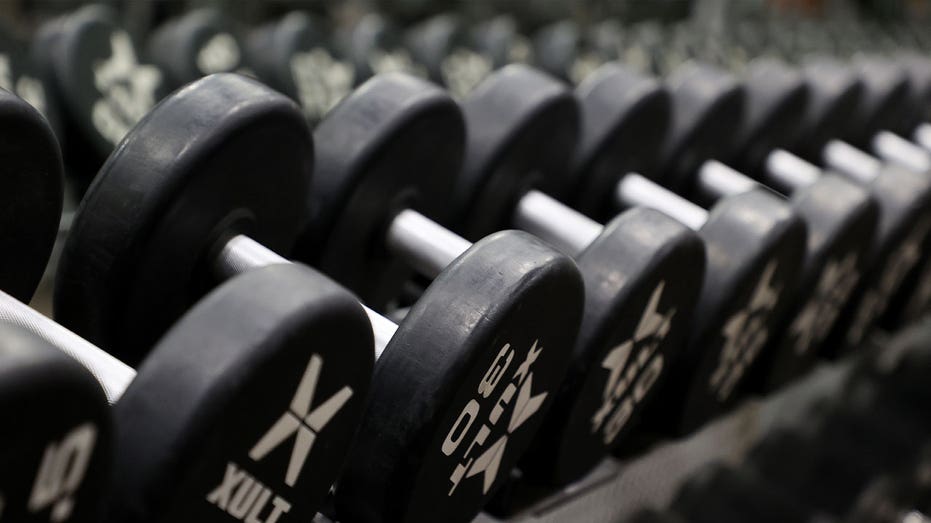 Air Force veteran in Virginia breaks Guinness World Record for dumbbell curls