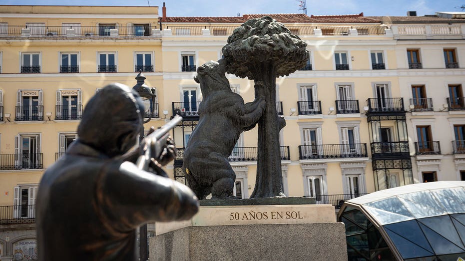 Sculpture of Spain’s controversial ex-king puzzles tourists
