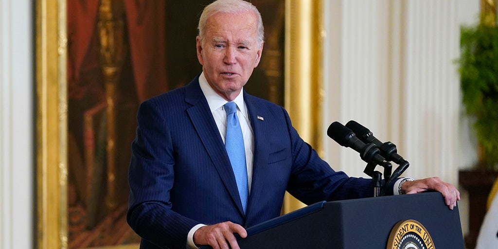 Biden awards Medal of Valor to 9 recipients, including posthumously to 2 slain NYPD officers - Vimarsana News