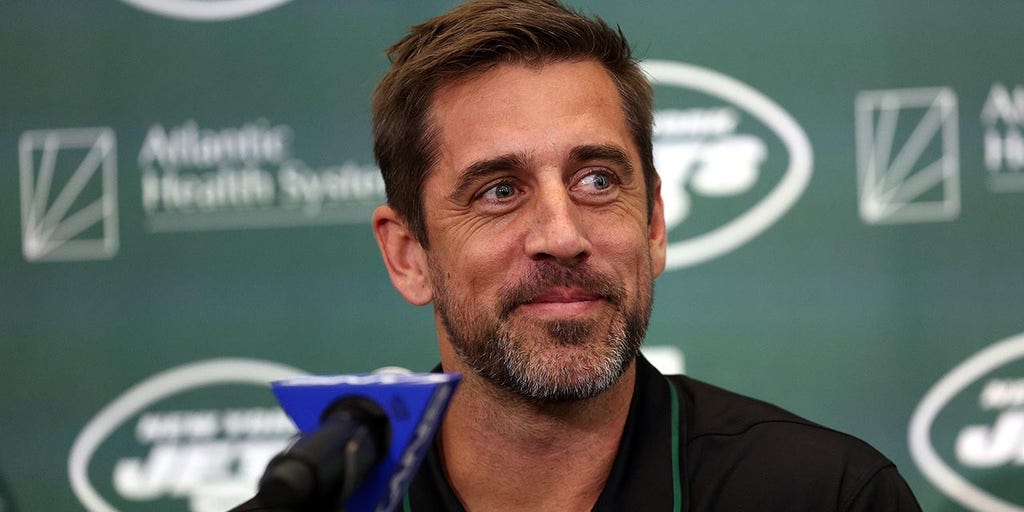 Aaron Rodgers blasts 'manipulative' connotations around ayahuasca, explains  words 'cast spells'