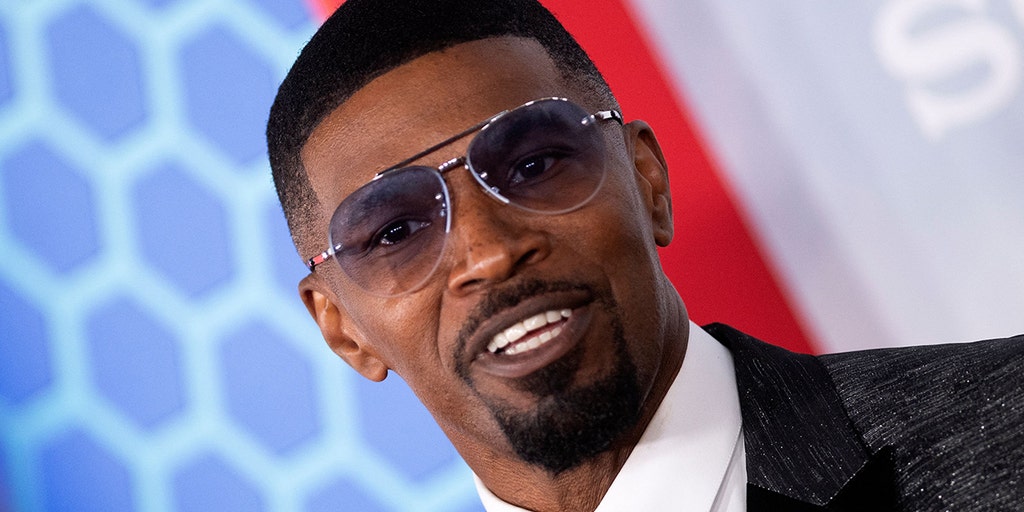 Jamie Foxx shows off pickleball skills after medical emergency and social media controversy - Vimarsana News