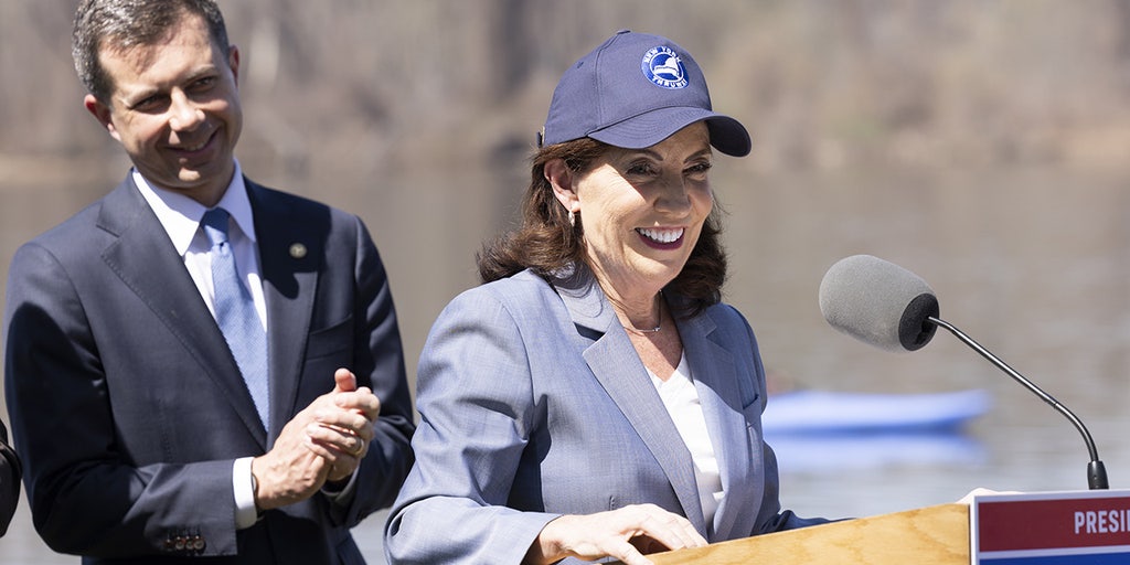 New York Gov Hochul issues emergency order before Title 42 expires, as NYC begins busing migrants to suburbs - Vimarsana News