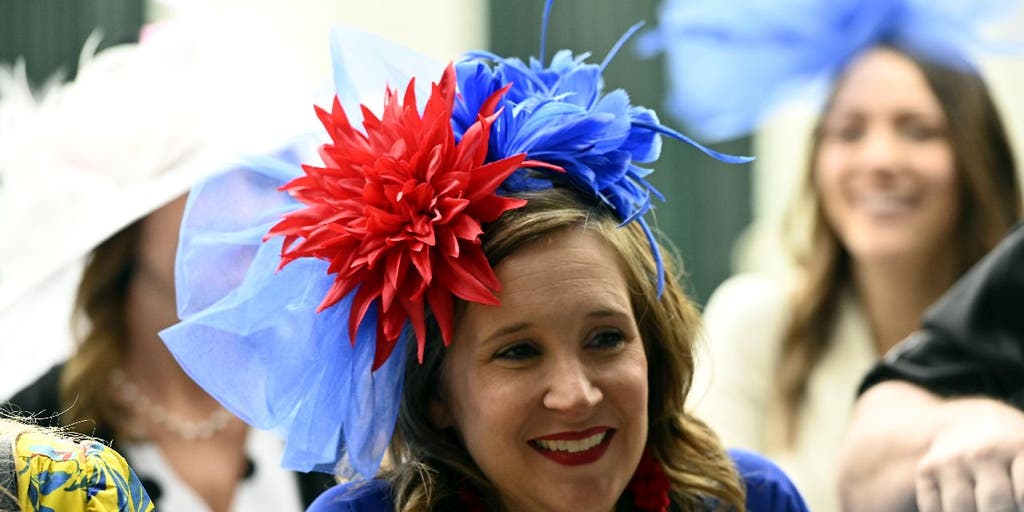 Photo gallery: Fun and extravagant Kentucky Derby hats  display picture 2