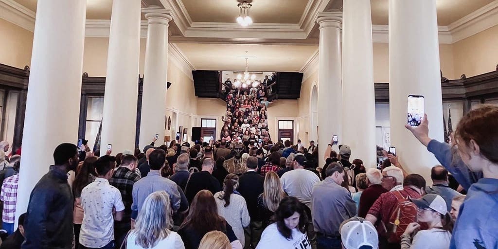 Hundreds of pro-lifers dominate marathon all-night hearing on Maine's no-limits abortion law - Vimarsana News