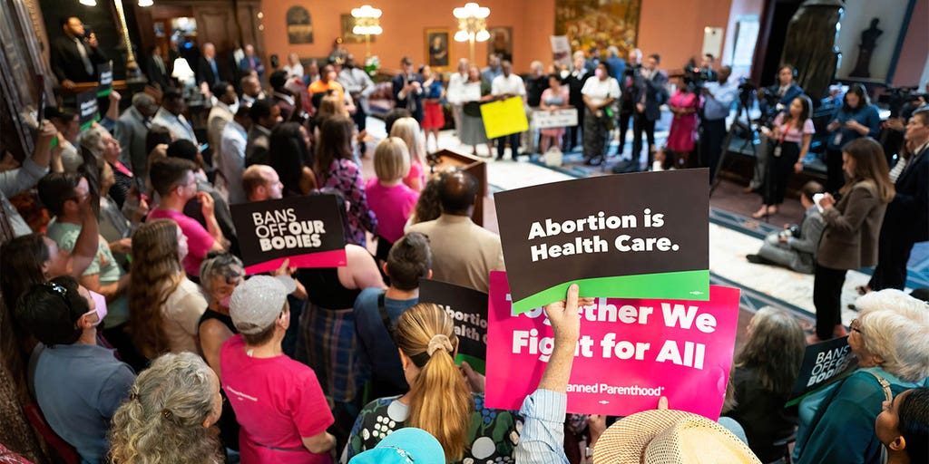 South Carolina Dems disrupts 'heartbeat' abortion law in marathon hearing, claim to 'celebrate life' - Vimarsana News