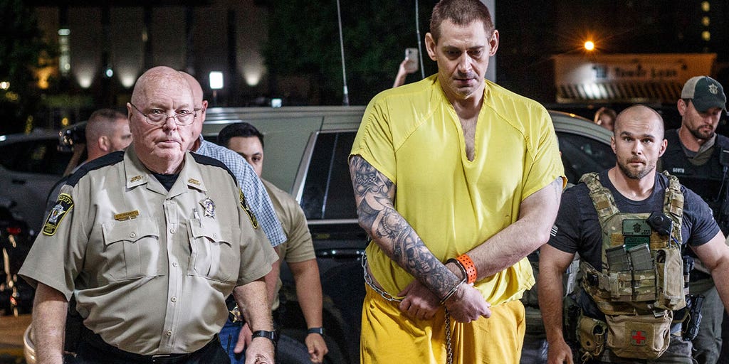 Alabama inmate who escaped with female jailer and romantic partner enters plea deal - Vimarsana News