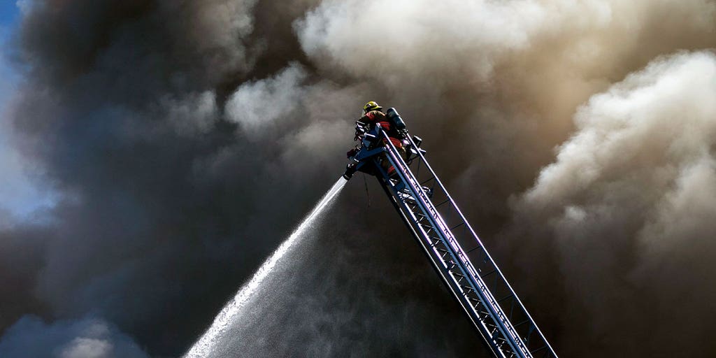 Portland firefighters rescue over a dozen people, 3 dogs from major apartment fire - Vimarsana News
