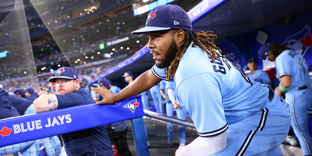 Blue Jays star Vladimir Guerrero Jr gifts bat to child who beat cancer