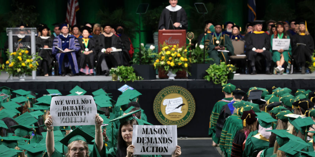 Some George Mason University students walk out, turn backs during Gov. Youngkin's commencement speech - Vimarsana News