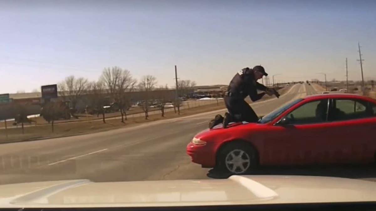 Iowa police officer car chase