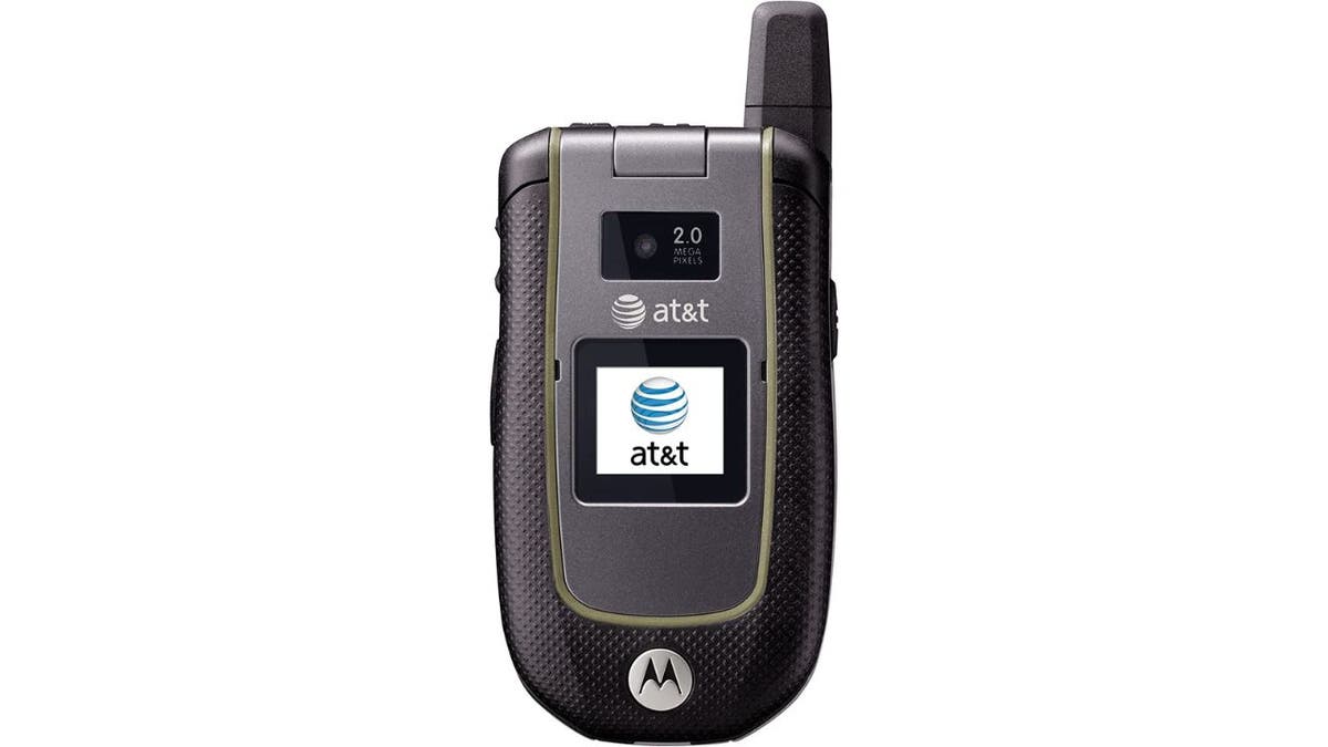 Телефон тундры. Motorola Tundra va76r. Телефон тундра. Atat телефон. Моторола на виндовс раскладушка.