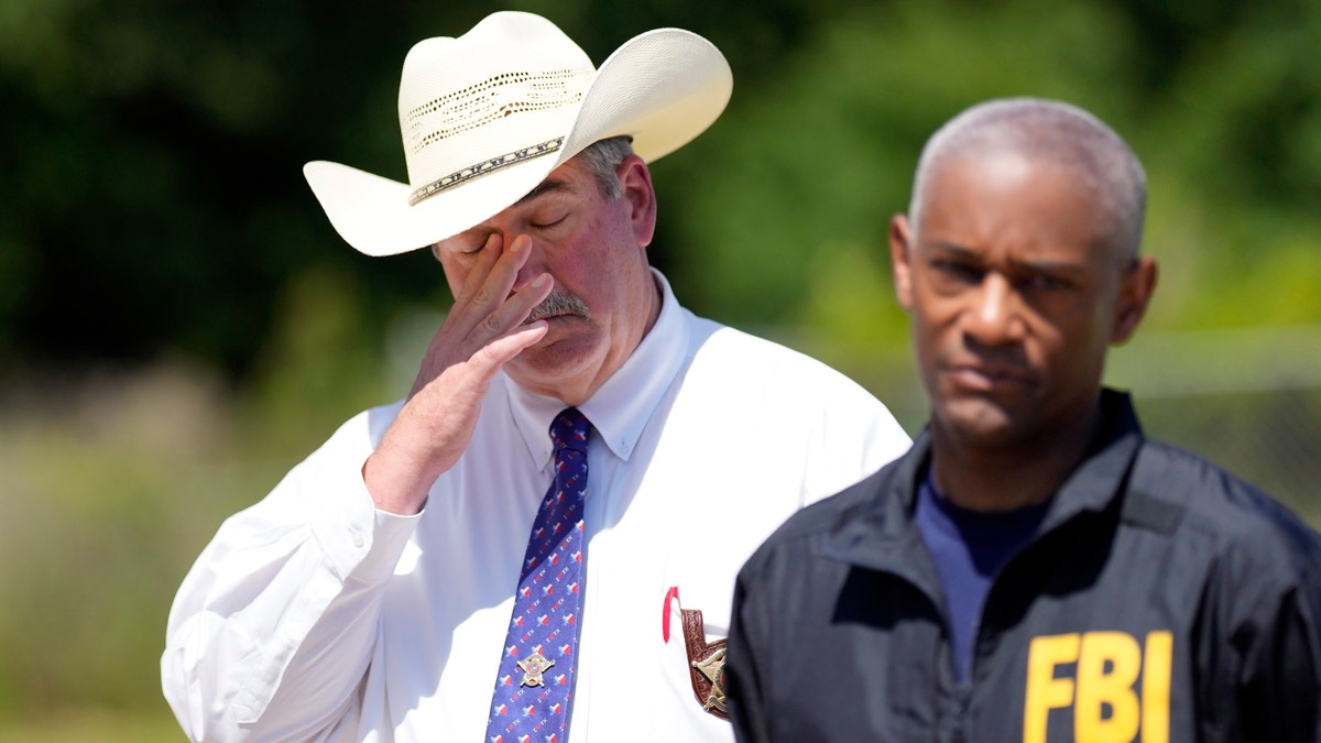 Texas sheriff and FBI address media on Cleveland shooting