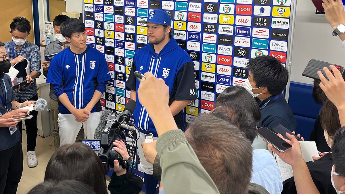 Trevor Bauer talks to the Japanese media