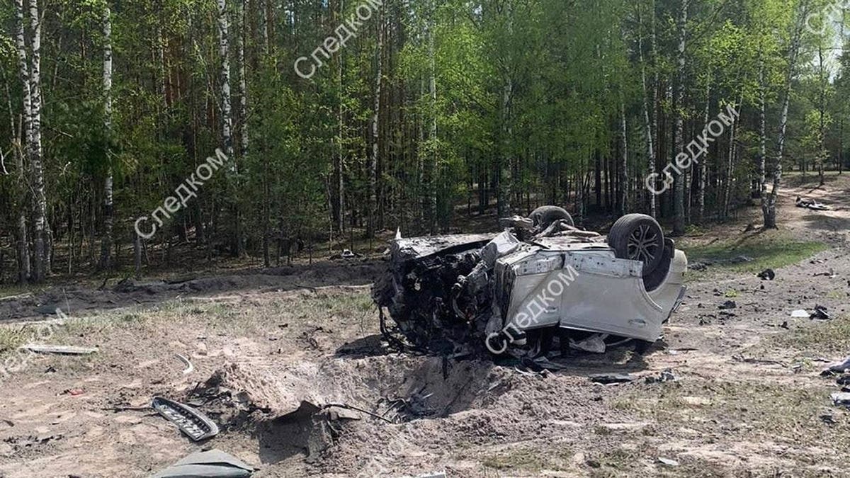 Wreckage after explosion of car Zakhar Prilepin