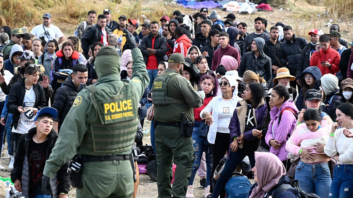 Border Patrol Encounters 10,000 Migrants For Third Day In A Row As ...